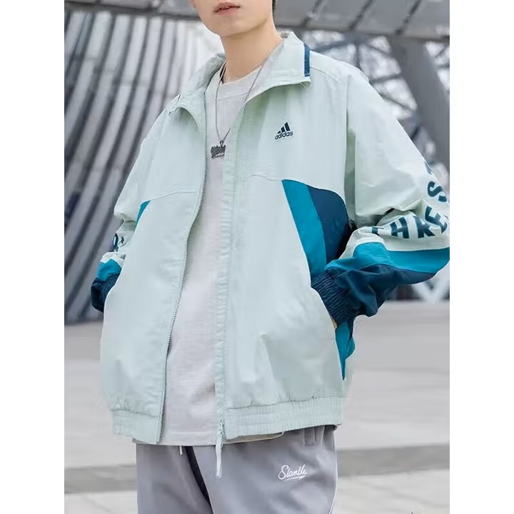 供货价:80💰『泉州贸易货』精选市场爆品,深秋必入款,原包装+原吊牌     (绣花，三标一致塔丝绒228皱)     
专柜同款上市，本季主打，货源充足，放心主推，高端品质，即转即卖
【品牌】AD
【款号】5148风衣绣
【颜色】黑色  白色 蓝色 浅绿
【尺码】S---2XL 