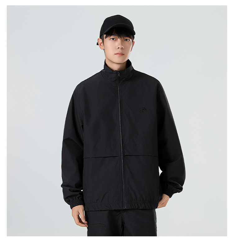 供货价:80💰『泉州贸易货』精选市场爆品,深秋必入款,原包装+原吊牌    （绣花，三标一致 面料T400小牛津小横条贴膜,里布230T加密） 
专柜同款上市，本季主打，货源充足，放心主推，高端品质，即转即卖
【品牌】AD
【款号】JD6668立领风衣绣
【颜色】黑色 米白  军绿 
【尺码】S~3XL