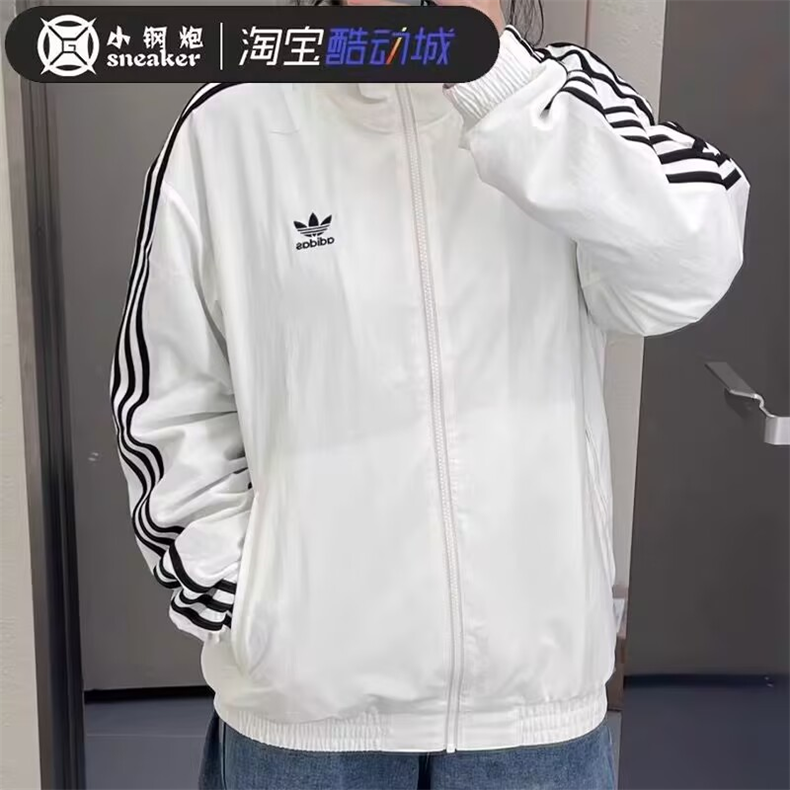 「迎秋开学季」售价:70💰莆田物流版❇️国际时装周特别限定,原标吊牌,专柜同款上市，本季主打，货源充足，放心主推，高端品质，即转即卖
【品牌】SY
【款号】JP1253风衣绣
【颜色】黑色  白色  蓝色  紫色
【尺码】S-2XL