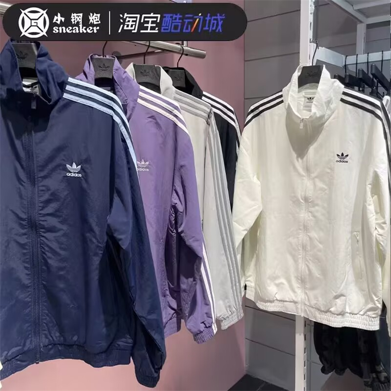 「迎秋开学季」售价:70💰莆田物流版❇️国际时装周特别限定,原标吊牌,专柜同款上市，本季主打，货源充足，放心主推，高端品质，即转即卖
【品牌】SY
【款号】JP1253风衣绣
【颜色】黑色  白色  蓝色  紫色
【尺码】S-2XL