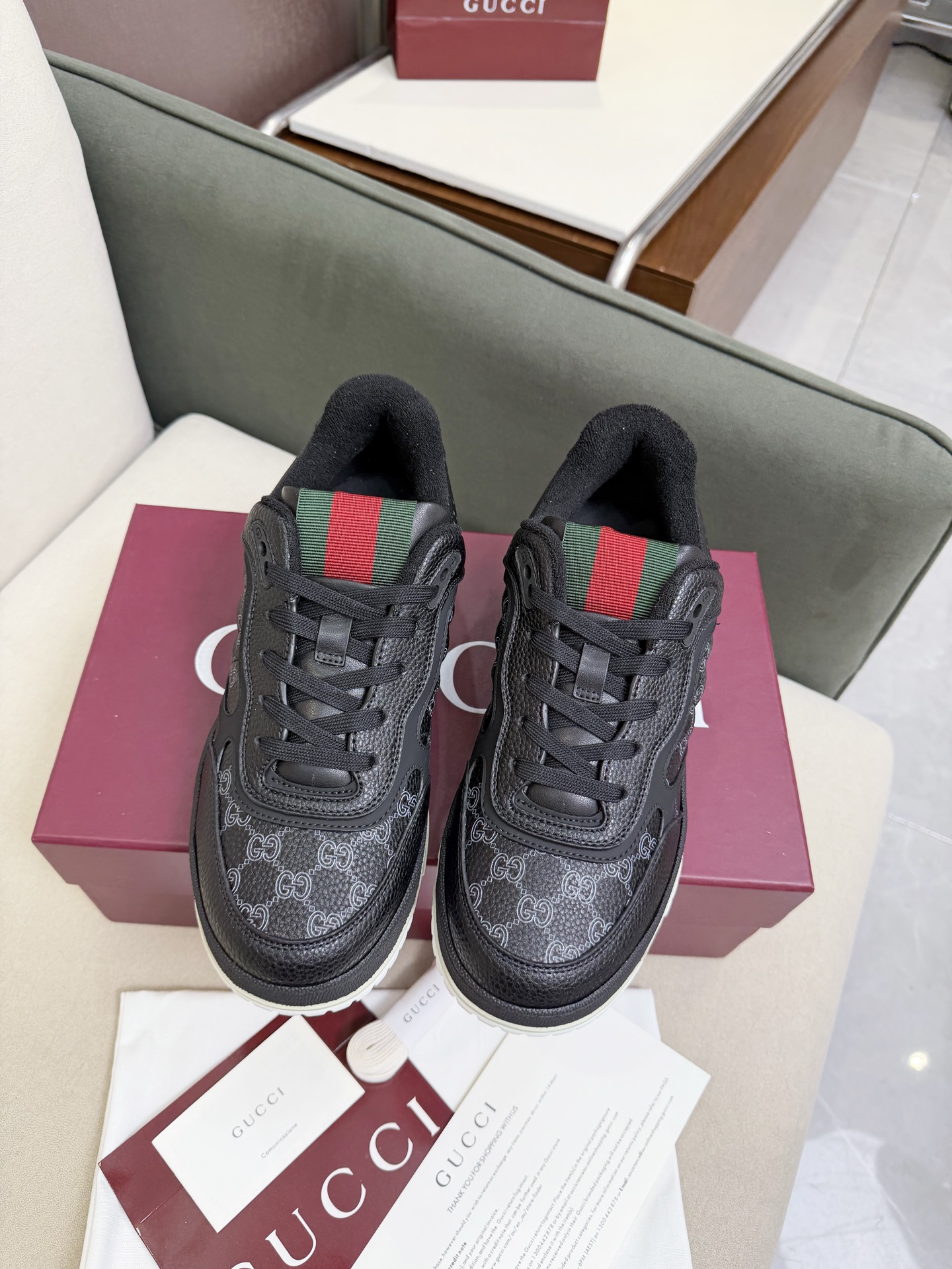 NO:904428,GUCCI counters synchronize new casual sports shoes, professional and high-end, perfect reproduction, first-class quality!  All are made of original 1:1 materials, the fabric is high-mercerized, the TPU material outsole is comfortable and wear-resistant, brand injection insoles, a full set of high-end counter packaging, all details are customized in a 1:1 mold, striving for perfection!  Couple style, women's 35-41, men's 38-45, same price for men and women: casual shoes/sports shoes, gucci, sneakers19860909GUCCI专柜同步新款休闲运动鞋 专业高端,完美复刻,品质一流！ 全部采用原版1:1材料制作,面料高丝光牛猄 TPU材质大底,舒适耐磨,品牌注塑鞋垫, 全套专柜高端包装 所有细节1:1开模定制,力求完美无瑕！ 情侣款女35-41,男38-45 男女同价:,休闲鞋/运动鞋,gucci,sneakers,Women's Shoes