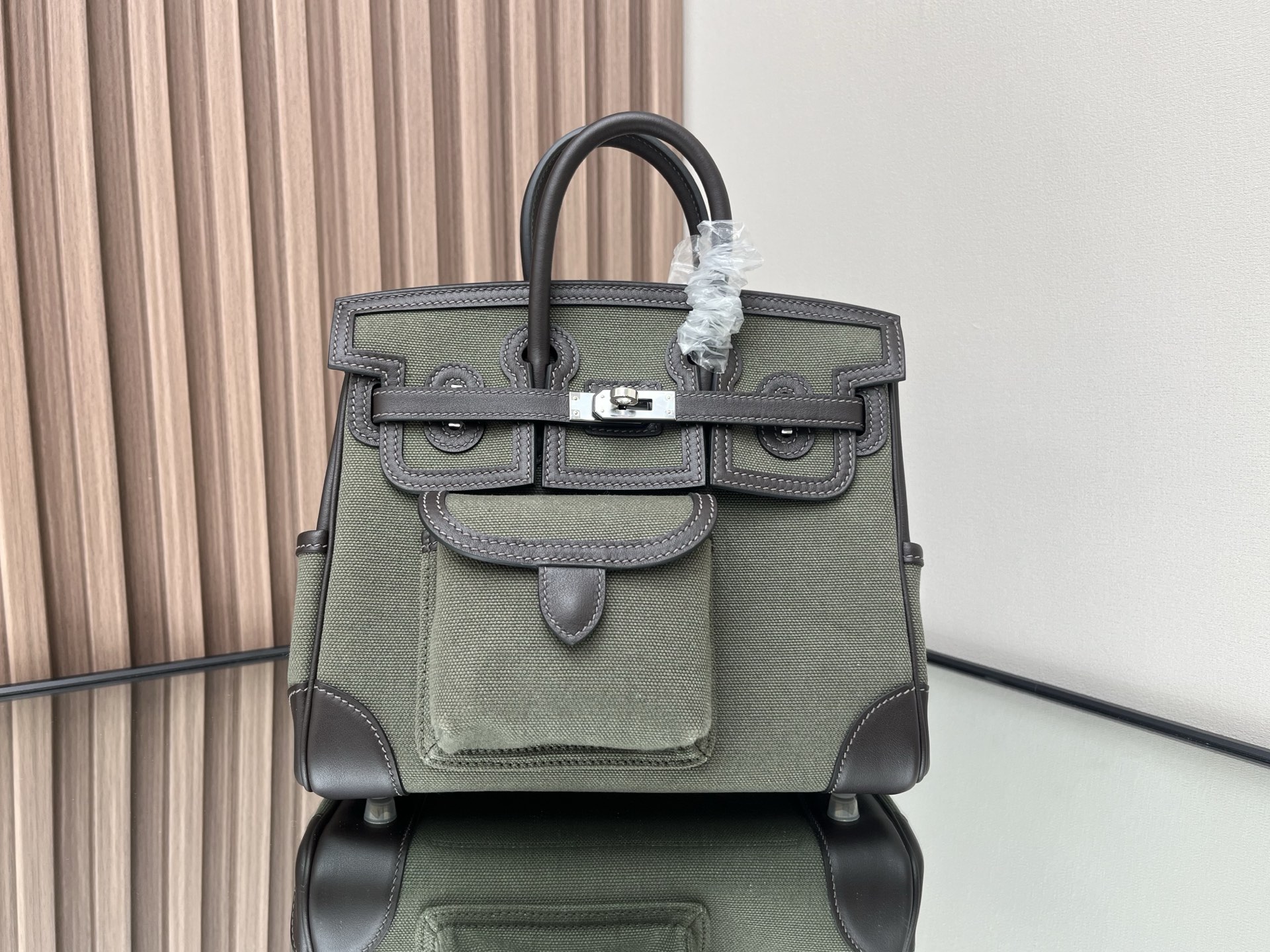 NO:698973,New product Birkin Cargo canvas platinum bag 25cm imported Swift leather canvas [military green] silver buckle commuter leisure bag unisex model limited edition counter synchronization fully handmade beeswax thread sewing pure steel hardware in stock, Hermes, hermes, stuart weitzman, Hermes,19860909新品 Birkin Cargo 帆布铂金包 25cm 原厂进口Swift皮拼帆布【军绿色】银扣 通勤休闲包 男女通用款 限量版 专柜同步 全手工蜜蜡线缝制 纯钢五金 现货,爱马仕,hermes,stuart weitzman,Hermes,,Bag