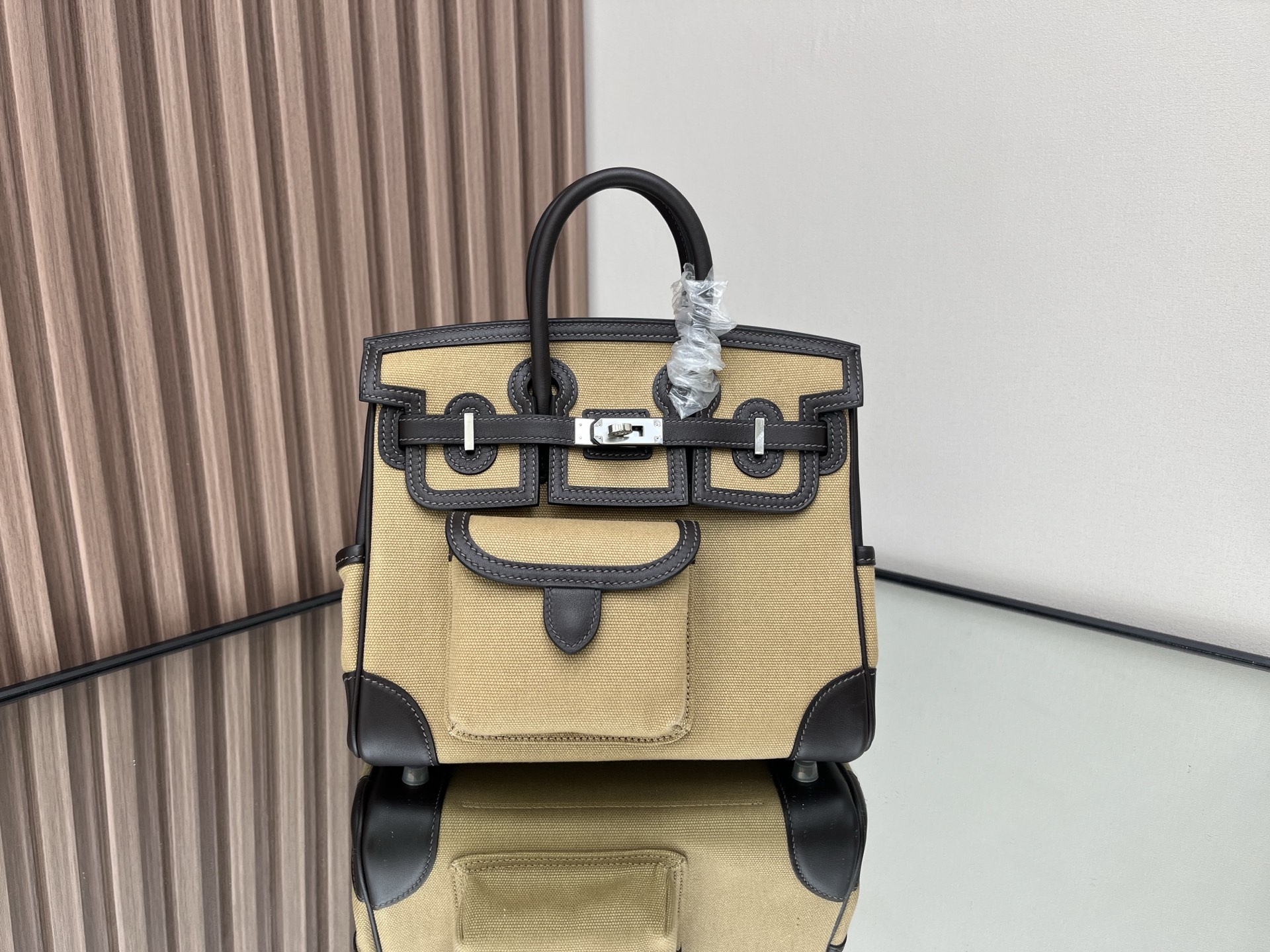 NO:698970,New product Birkin Cargo canvas platinum bag 25cm Original imported Swift leather canvas [mousse gray/bark color] silver buckle Commuting casual bag Unisex model Limited edition Counter synchronization Fully handmade beeswax thread sewing Pure steel hardware Ready stock, Hermes, hermes, stuart weitzman, Hermes,19860909新品 Birkin Cargo 帆布铂金包 25cm 原厂进口Swift皮拼帆布【慕斯灰/树皮色】银扣 通勤休闲包 男女通用款 限量版 专柜同步 全手工蜜蜡线缝制 纯钢五金 现货,爱马仕,hermes,stuart weitzman,Hermes,,Bag