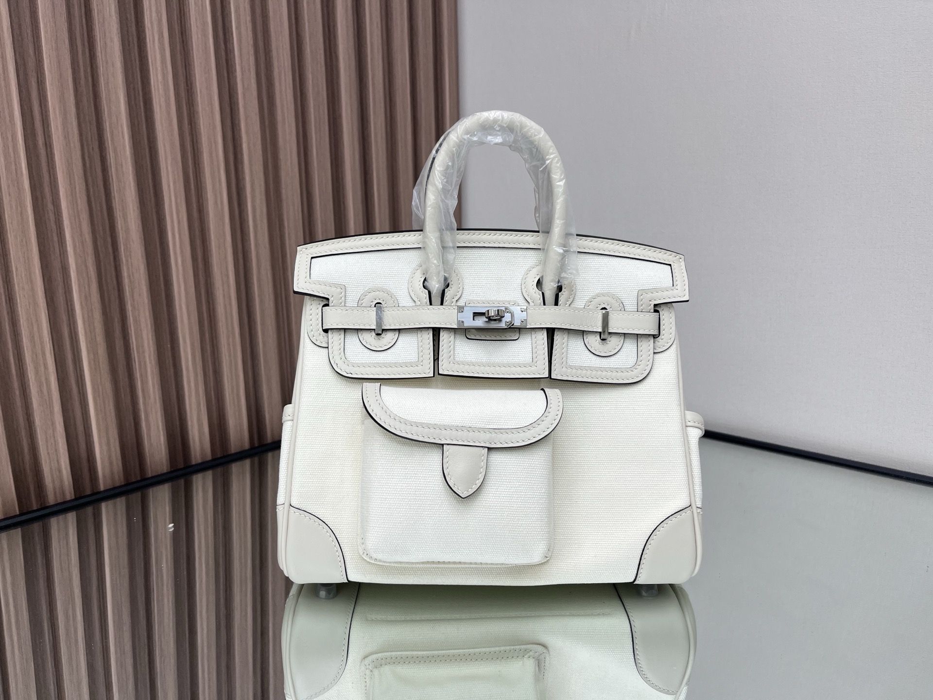 NO:698988,New product Birkin Cargo canvas platinum bag 25cm Original imported Swift leather canvas [cream white] silver buckle Commuting casual bag Unisex model Limited edition Counter synchronization Fully handmade beeswax thread sewing Pure steel hardware Ready in stock, Hermes, hermes, stuart weitzman, Hermes,19860909新品 Birkin Cargo 帆布铂金包 25cm 原厂进口Swift皮拼帆布【奶油白】银扣 通勤休闲包 男女通用款 限量版 专柜同步 全手工蜜蜡线缝制 纯钢五金 现货,爱马仕,hermes,stuart weitzman,Hermes,,Bag