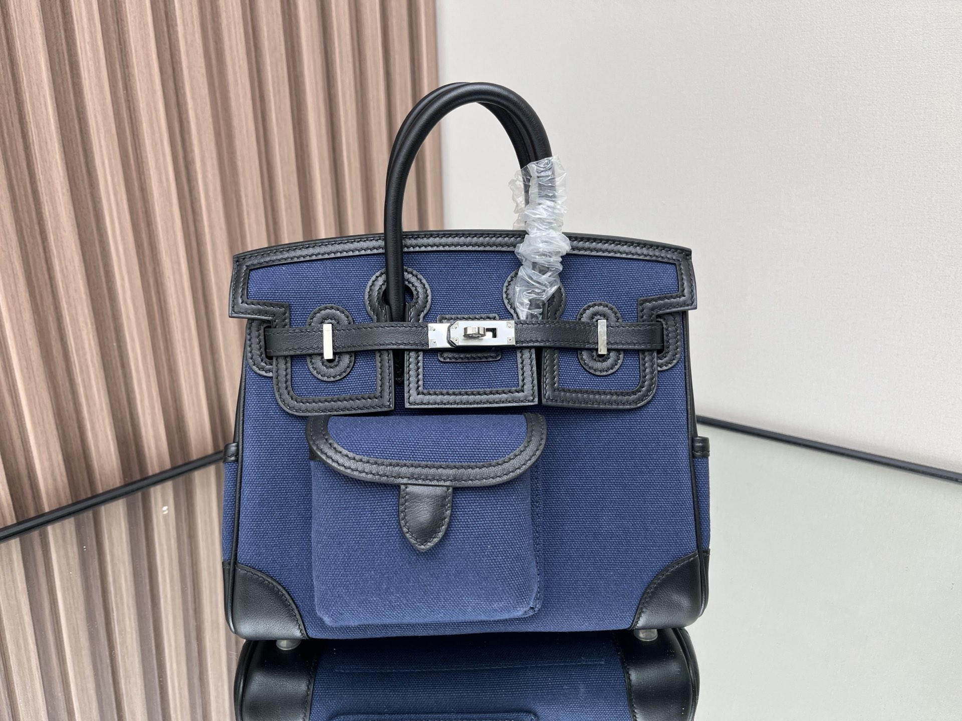 NO:698977,New product Birkin Cargo canvas platinum bag 25cm imported Swift leather canvas [deep sea blue] silver buckle commuter casual bag unisex model limited edition counter synchronization fully handmade beeswax thread sewing pure steel hardware in stock, Hermes, hermes, stuart weitzman, Hermes,19860909新品 Birkin Cargo 帆布铂金包 25cm 原厂进口Swift皮拼帆布【深海蓝】银扣 通勤休闲包 男女通用款 限量版 专柜同步 全手工蜜蜡线缝制 纯钢五金 现货,爱马仕,hermes,stuart weitzman,Hermes,,Bag