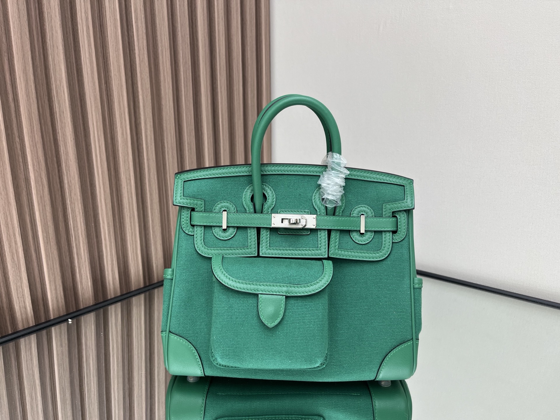 NO:698981,New product Birkin Cargo canvas platinum bag 25cm imported Swift leather canvas [sapphire green] silver buckle commuter leisure bag unisex model limited edition counter synchronization fully handmade beeswax thread sewing pure steel hardware in stock, Hermes, hermes, stuart weitzman, Hermes,19860909新品 Birkin Cargo 帆布铂金包 25cm 原厂进口Swift皮拼帆布【宝石绿】银扣 通勤休闲包 男女通用款 限量版 专柜同步 全手工蜜蜡线缝制 纯钢五金 现货,爱马仕,hermes,stuart weitzman,Hermes,,Bag