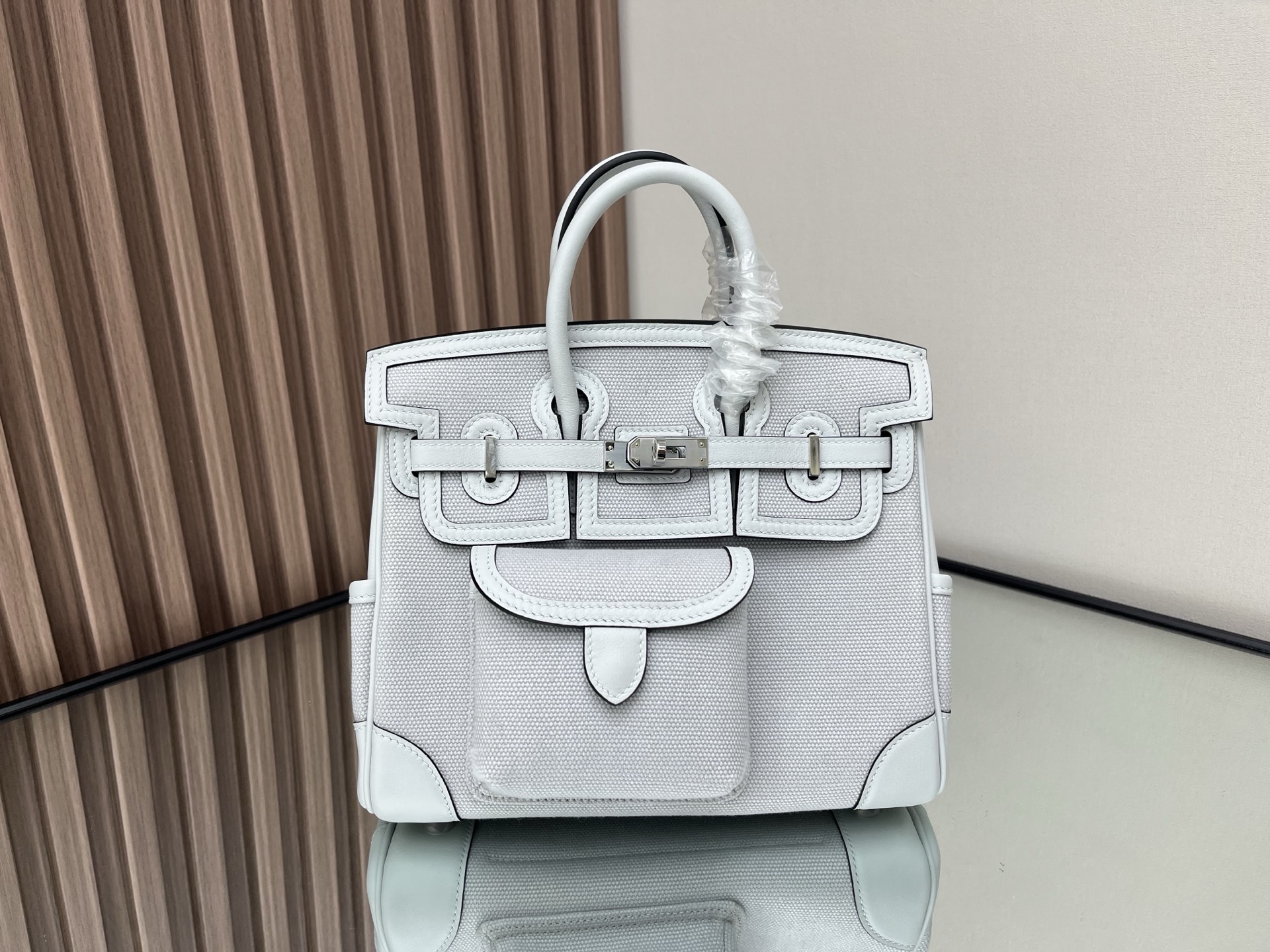 NO:698983,New product Birkin Cargo canvas Birkin bag 25cm Original imported Swift leather canvas [Platinum Gray] silver buckle Commuting casual bag Unisex model Limited edition Counter synchronization Fully handmade beeswax thread sewing Pure steel hardware Ready in stock, Hermes, hermes, stuart weitzman, Hermes,19860909新品 Birkin Cargo 帆布铂金包 25cm 原厂进口Swift皮拼帆布【铂金灰】银扣 通勤休闲包 男女通用款 限量版 专柜同步 全手工蜜蜡线缝制 纯钢五金 现货,爱马仕,hermes,stuart weitzman,Hermes,,Bag