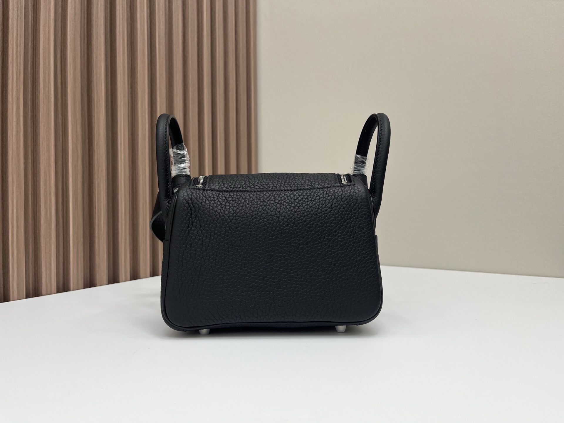 Mini Lindy 19cm Black TC Leather Crossbody Bag with Silver Hardware 5 i1754023999914 9295 0 3