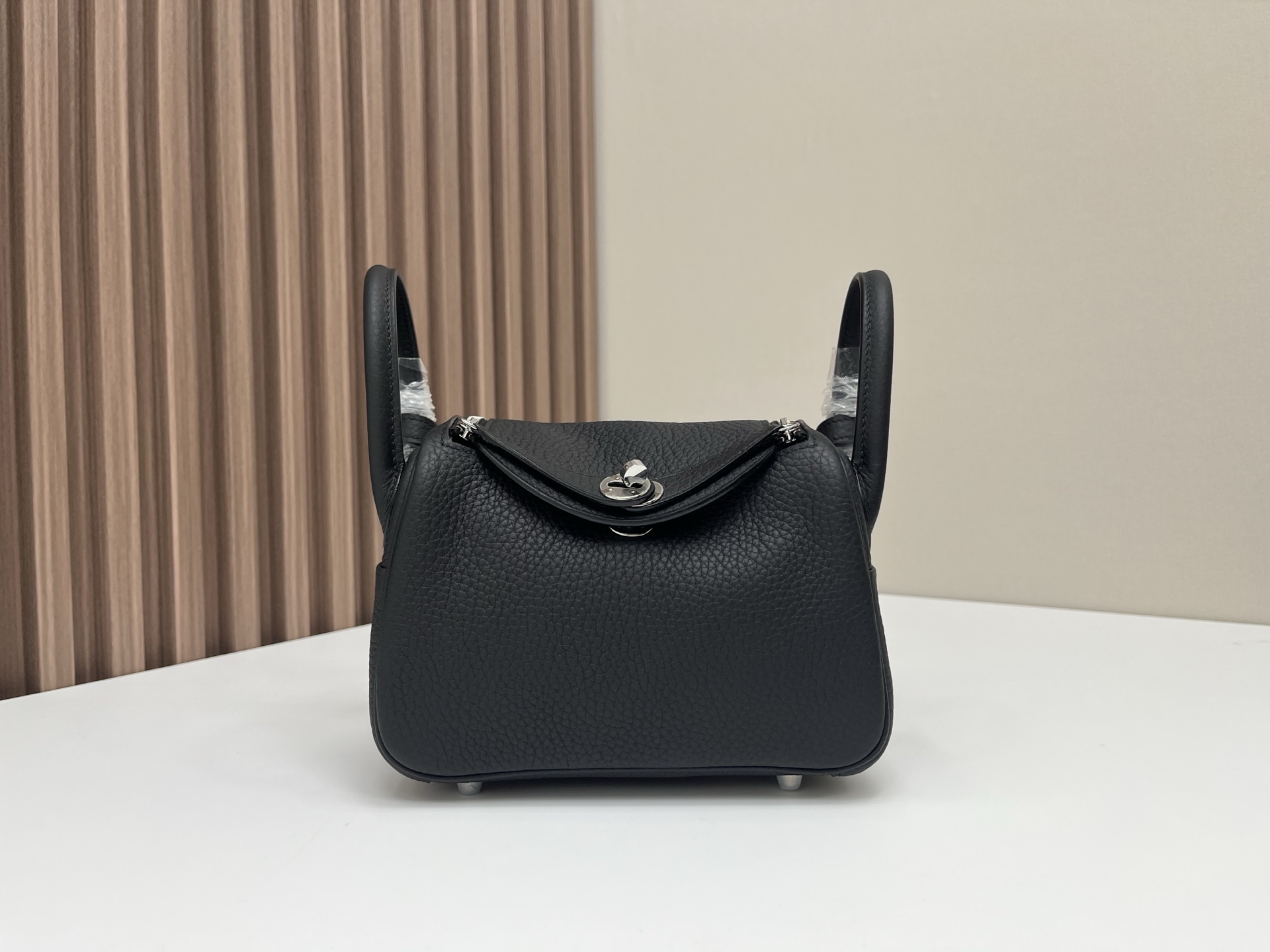 Mini Lindy 19cm Black TC Leather Crossbody Bag with Silver Hardware 2 i1754024001141 3065 0 0
