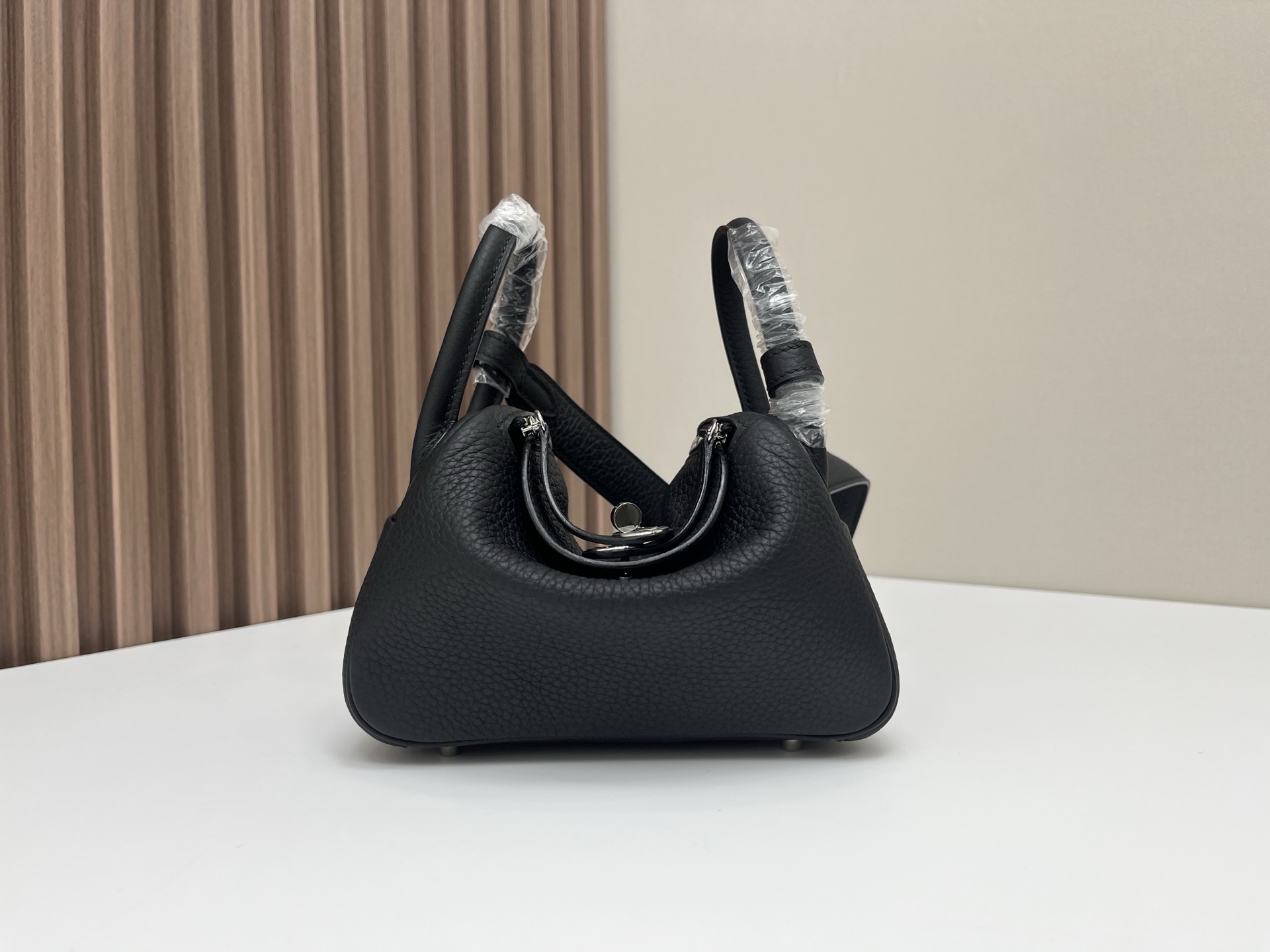Mini Lindy 19cm Black TC Leather Crossbody Bag with Silver Hardware 3 i1754024001166 9162 0 1