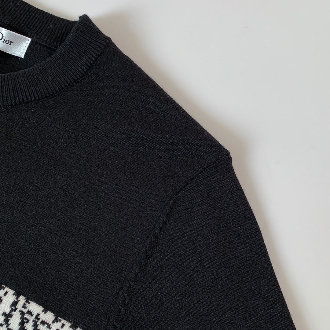 High-quality Dior Sweater with Italian Fabric and Logo Detail in White and Black. - 图片 5