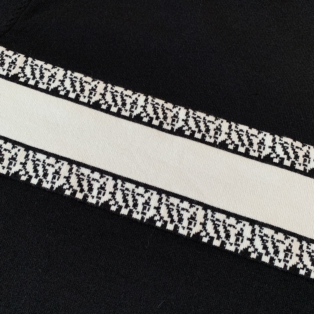 High-quality Dior Sweater with Italian Fabric and Logo Detail in White and Black. - 图片 6