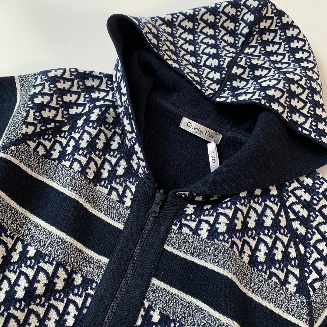 High-Quality Dior 2024 Sweaters: Italian Fabric, Logo Design, Blue Grey Color - 图片 4