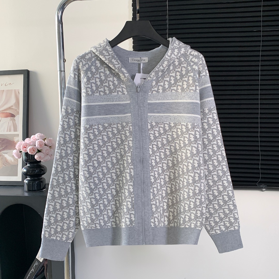 High-Quality Dior 2024 Sweaters: Italian Fabric, Logo Design, Blue Grey Color - 图片 1
