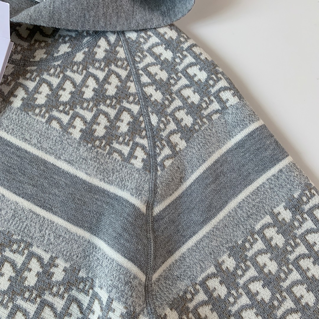 High-Quality Dior 2024 Sweaters: Italian Fabric, Logo Design, Blue Grey Color - 图片 5
