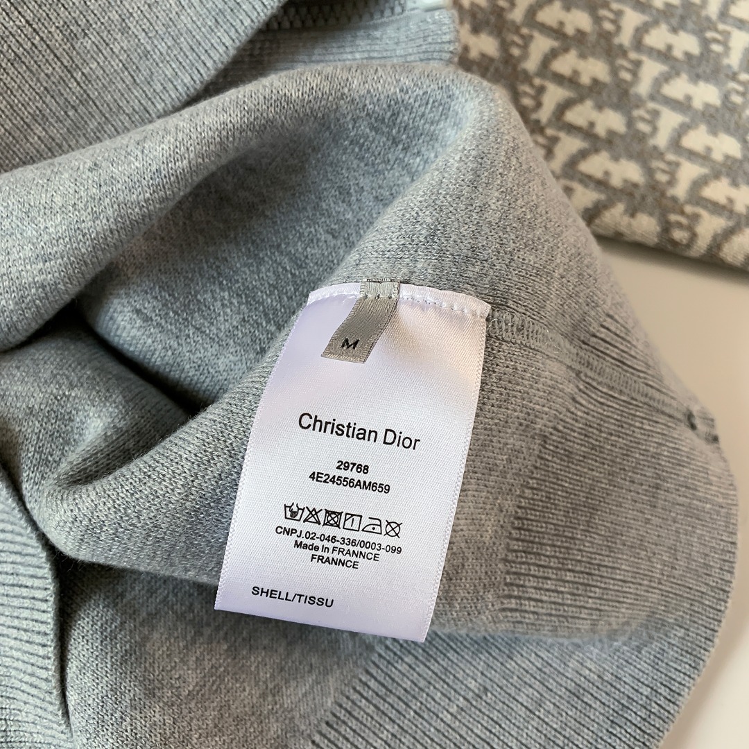 High-Quality Dior 2024 Sweaters: Italian Fabric, Logo Design, Blue Grey Color - 图片 9