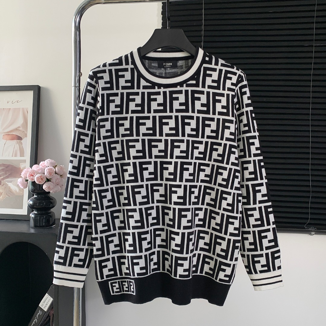 High-Quality Logo Sweaters and Shirts in Italian Fabrics: CDC M111 Collection Summary - 图片 1