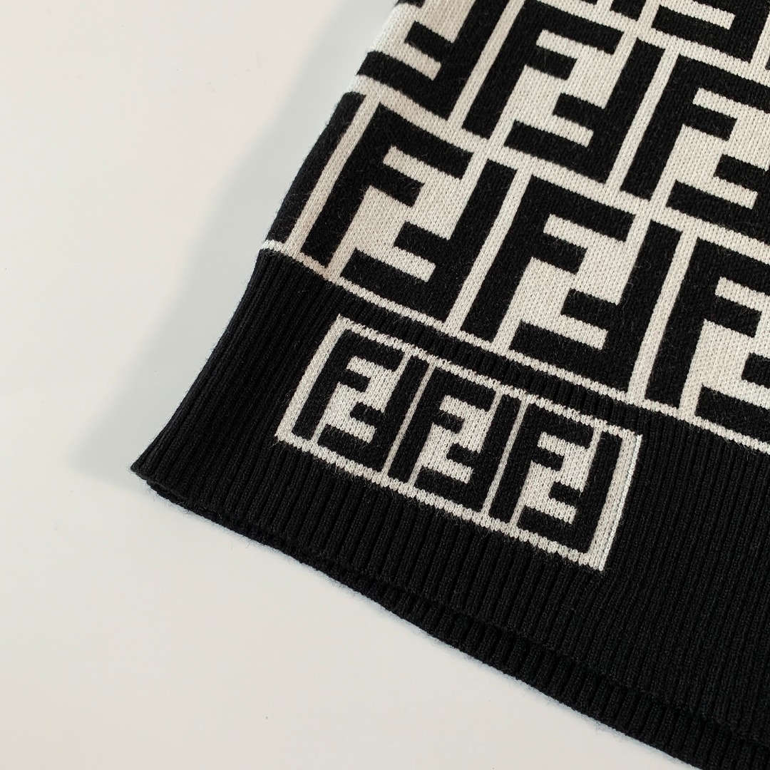 High-Quality Logo Sweaters and Shirts in Italian Fabrics: CDC M111 Collection Summary - 图片 7