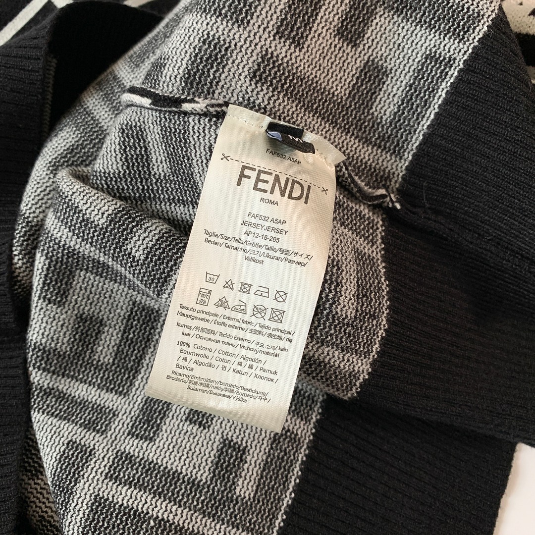 High-Quality Logo Sweaters and Shirts in Italian Fabrics: CDC M111 Collection Summary - 图片 8