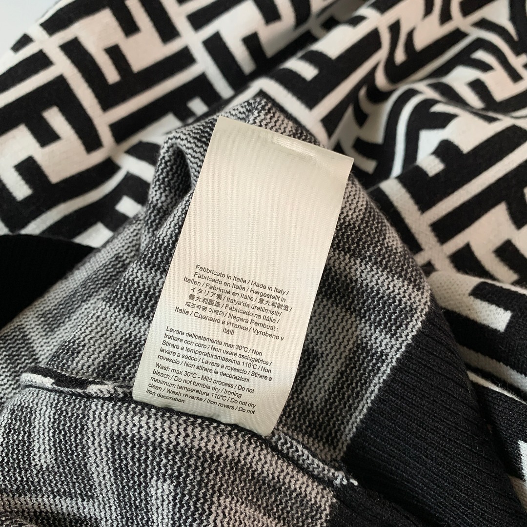 High-Quality Logo Sweaters and Shirts in Italian Fabrics: CDC M111 Collection Summary - 图片 9