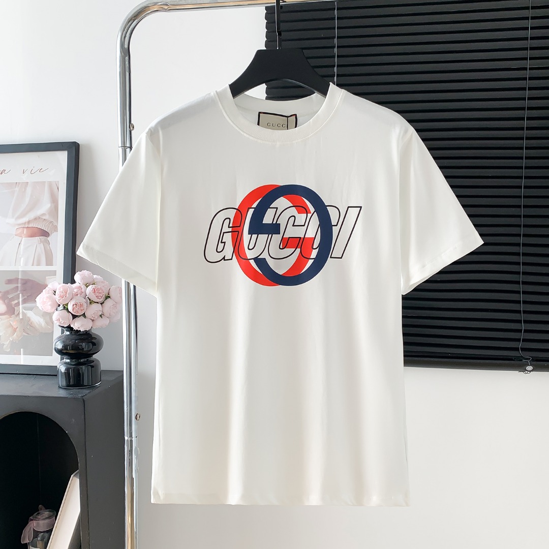 Número de modelo: D718 P70 GUCCl Camiseta de manga corta con logo impreso de Gucci. Logo distintivo exquisito, tejido o…