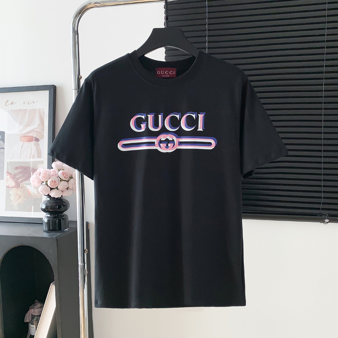 Número de modelo: D719 P70 GUCCl Camiseta de manga corta con logo impreso de Gucci. Logo distintivo exquisito, tejido o…