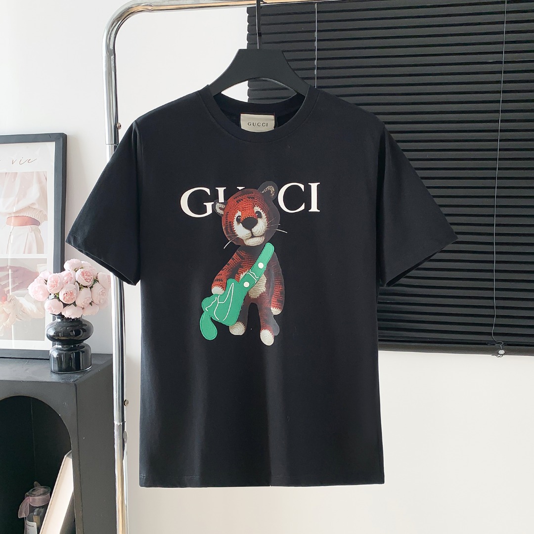 Número de modelo: D720 P75 GUCCl Camiseta de manga corta con logo impreso de Gucci. Logo distintivo exquisito, tejido o…