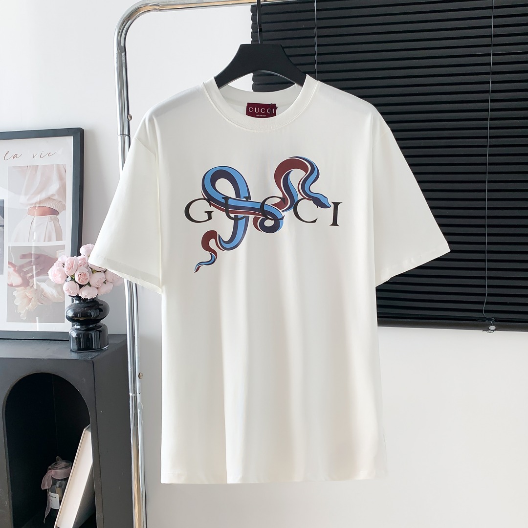 Número de modelo: D721 P70 GUCCl Camiseta de manga corta con logo impreso de Gucci. Logo distintivo exquisito, tejido o…