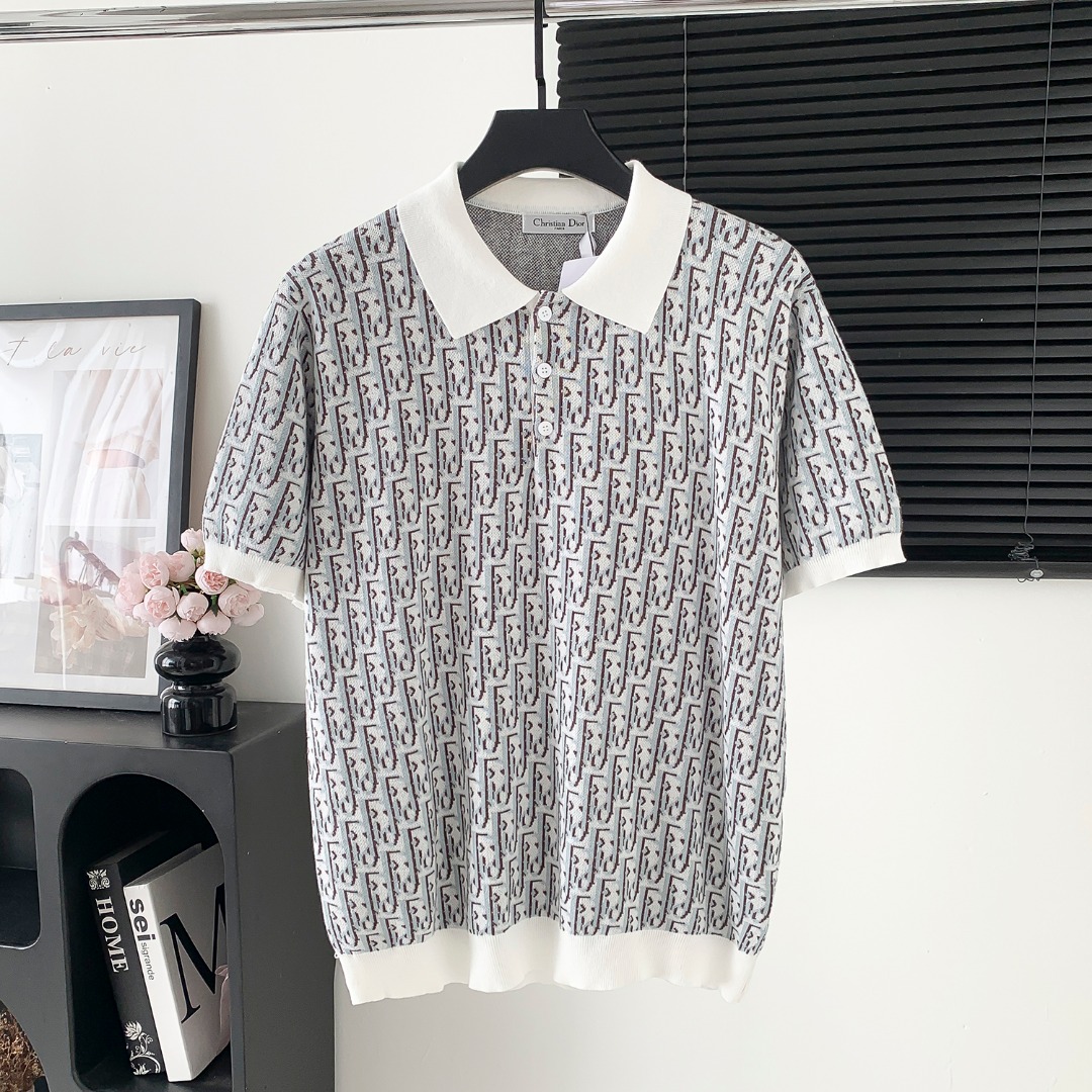 Número de estilo: M150 P105 Polo con logo Dior de manga corta, ¡el último estilo de primavera y verano! ¡Telas importad…