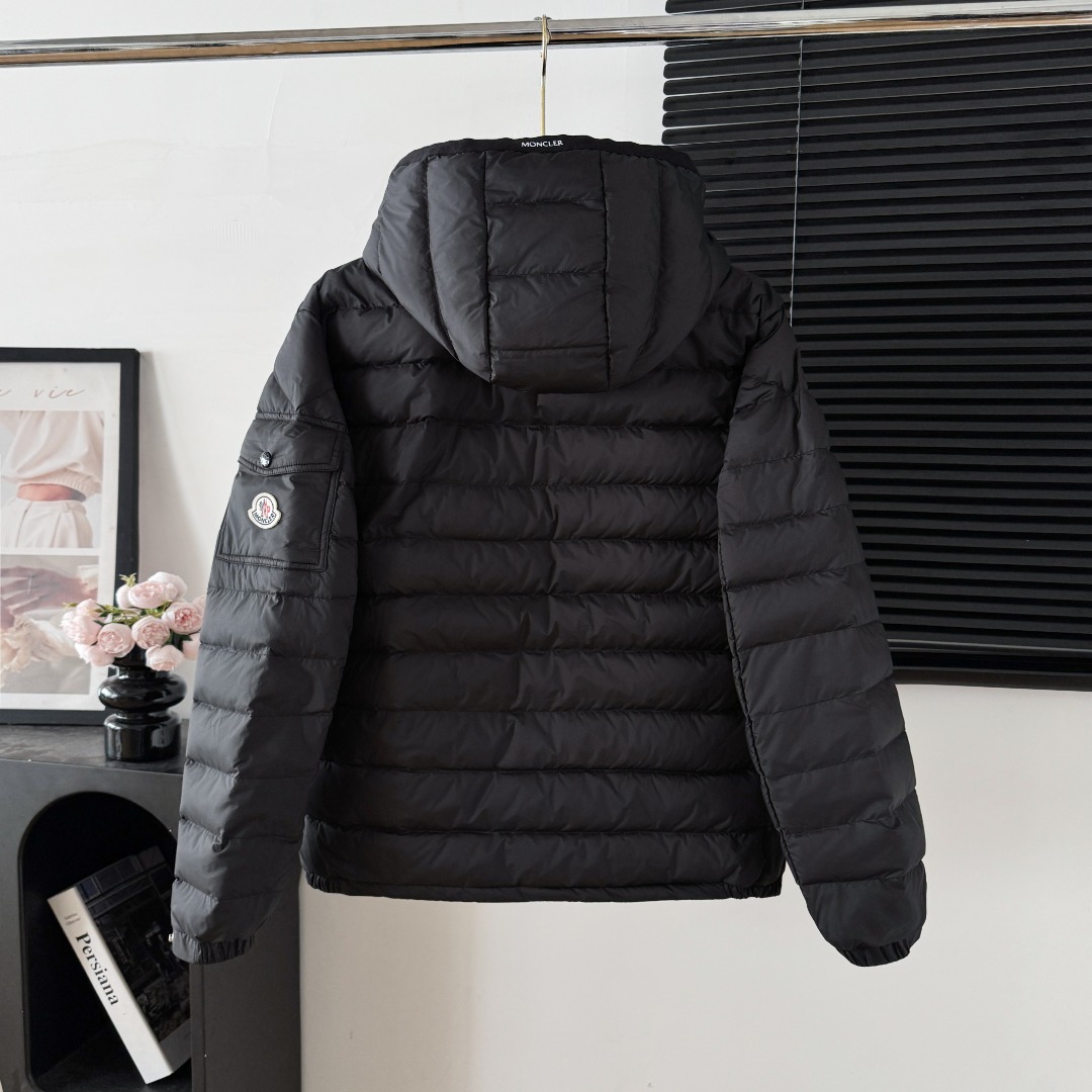 Пуховик Moncler