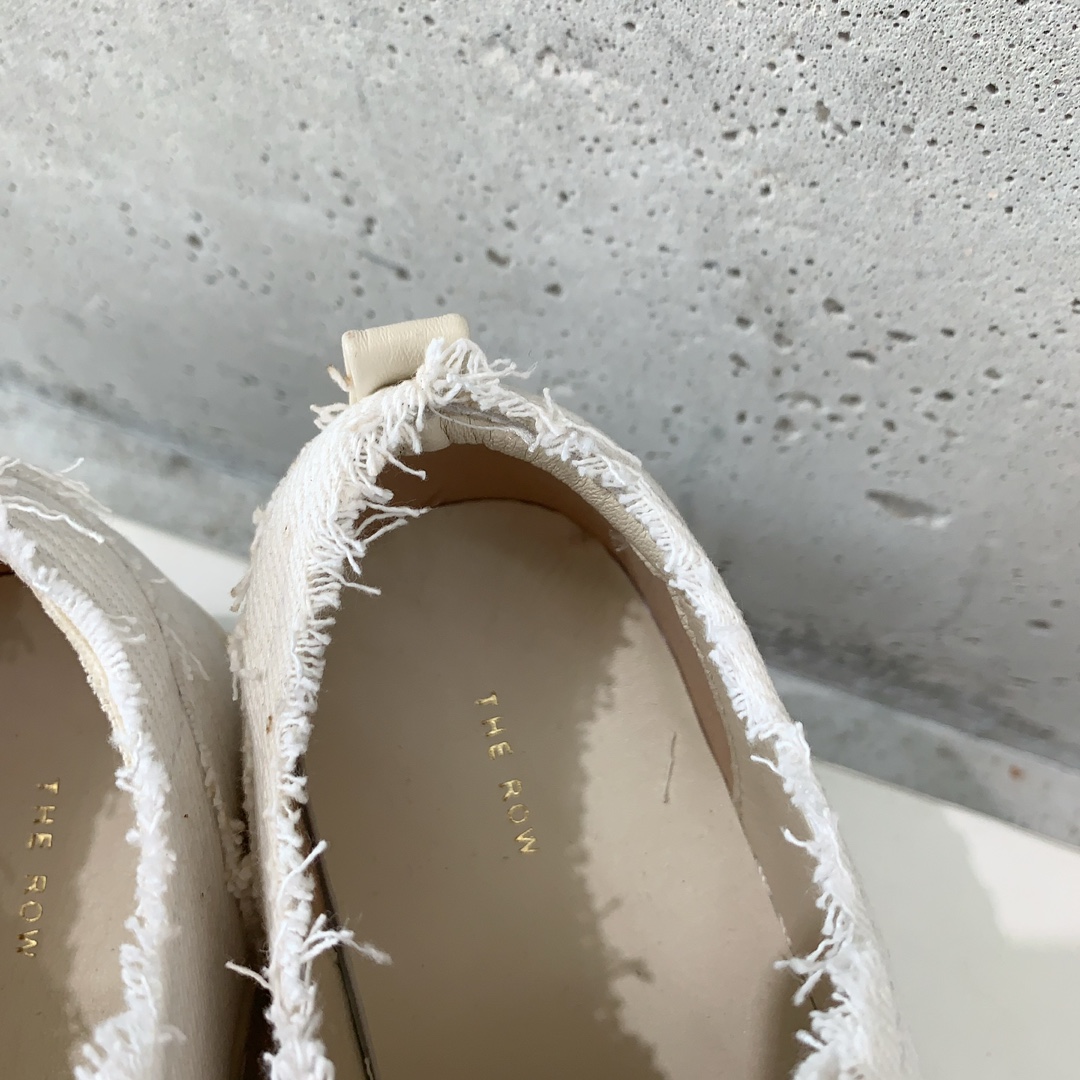 2023 New Sneakers by The Row: Simple Design, Tailor-Made Jeans, Sheepskin Lining - 图片 7