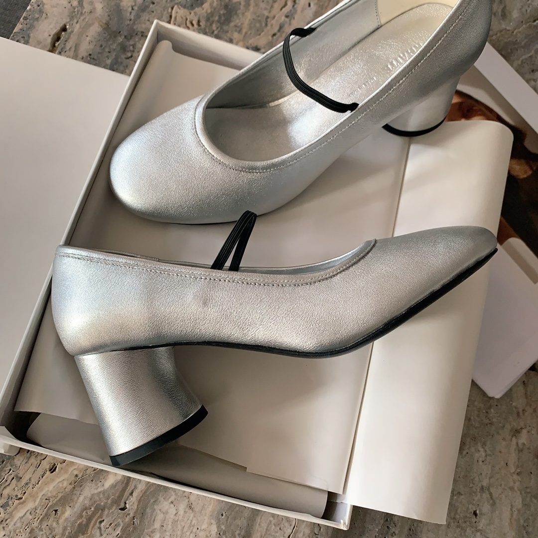 “Khaite Mary Queen’s Shoes: New, Simple, High-Quality Cow Skin, Italian Import, Code 35-39#, $750” - 图片 1