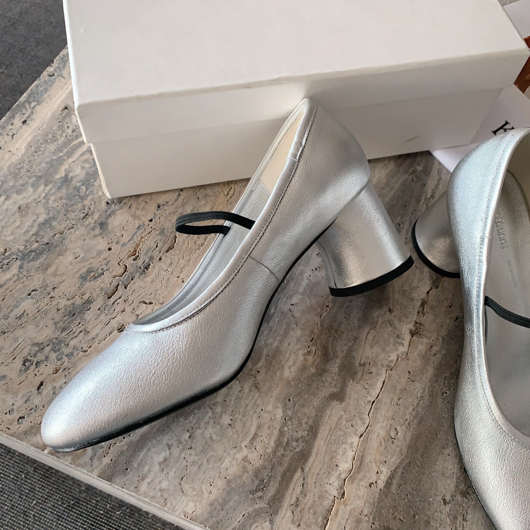 “Khaite Mary Queen’s Shoes: New, Simple, High-Quality Cow Skin, Italian Import, Code 35-39#, $750” - 图片 4