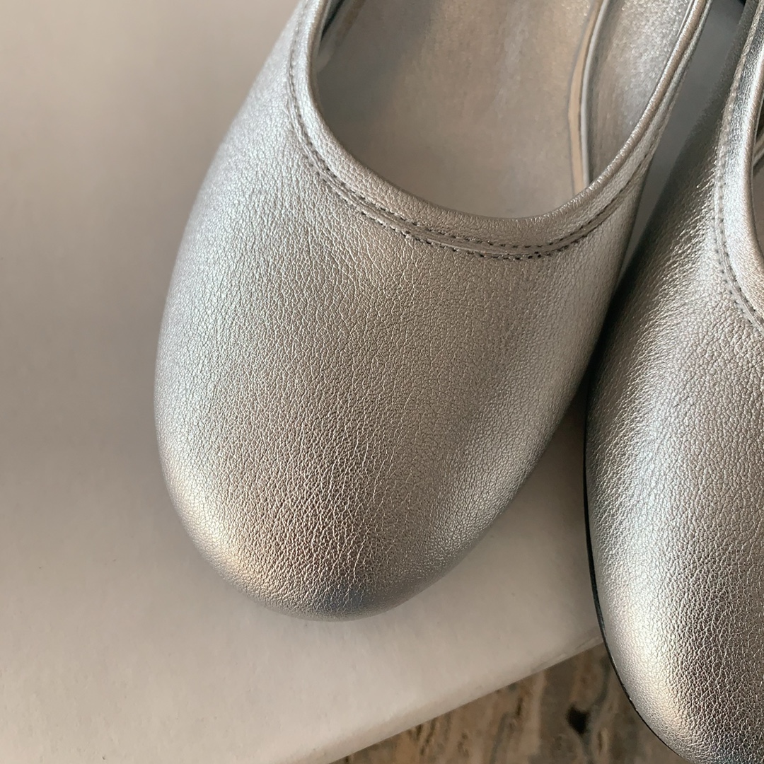 “Khaite Mary Queen’s Shoes: New, Simple, High-Quality Cow Skin, Italian Import, Code 35-39#, $750” - 图片 7