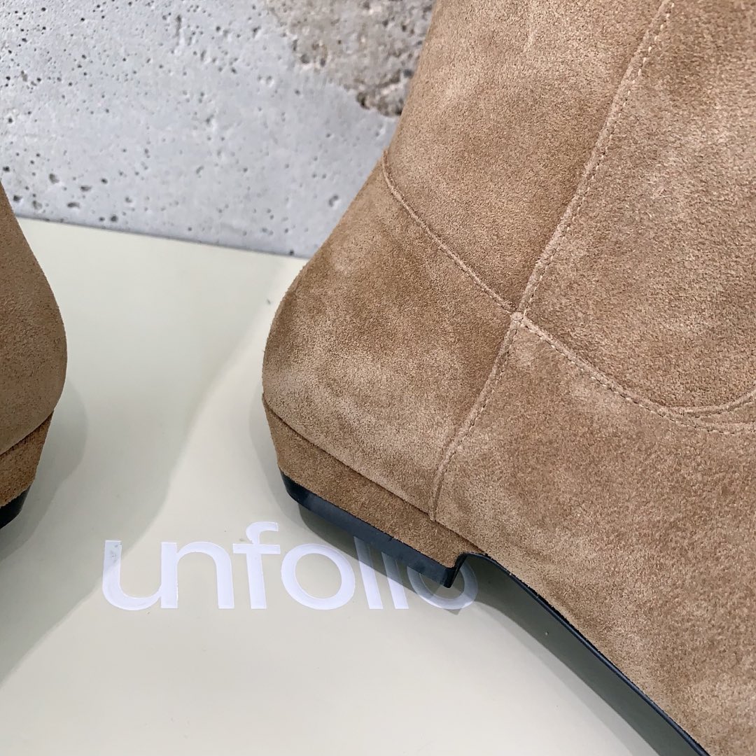
unfolio✨秋冬新款复古西部牛仔靴✨感受秋日与西部复古风的碰撞💥通勤和日常穿搭都能轻松hold住💯