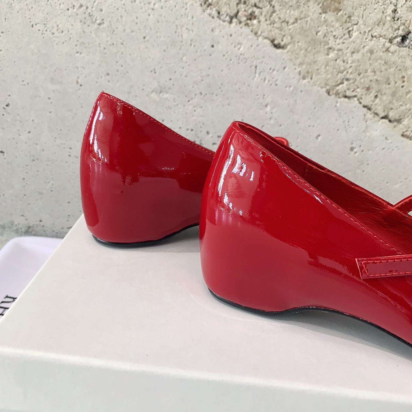 “Khaite Mary Quest: New Stylish and Comfy Paint-Skinned Boots, High-Quality Italian Imports” - 图片 6