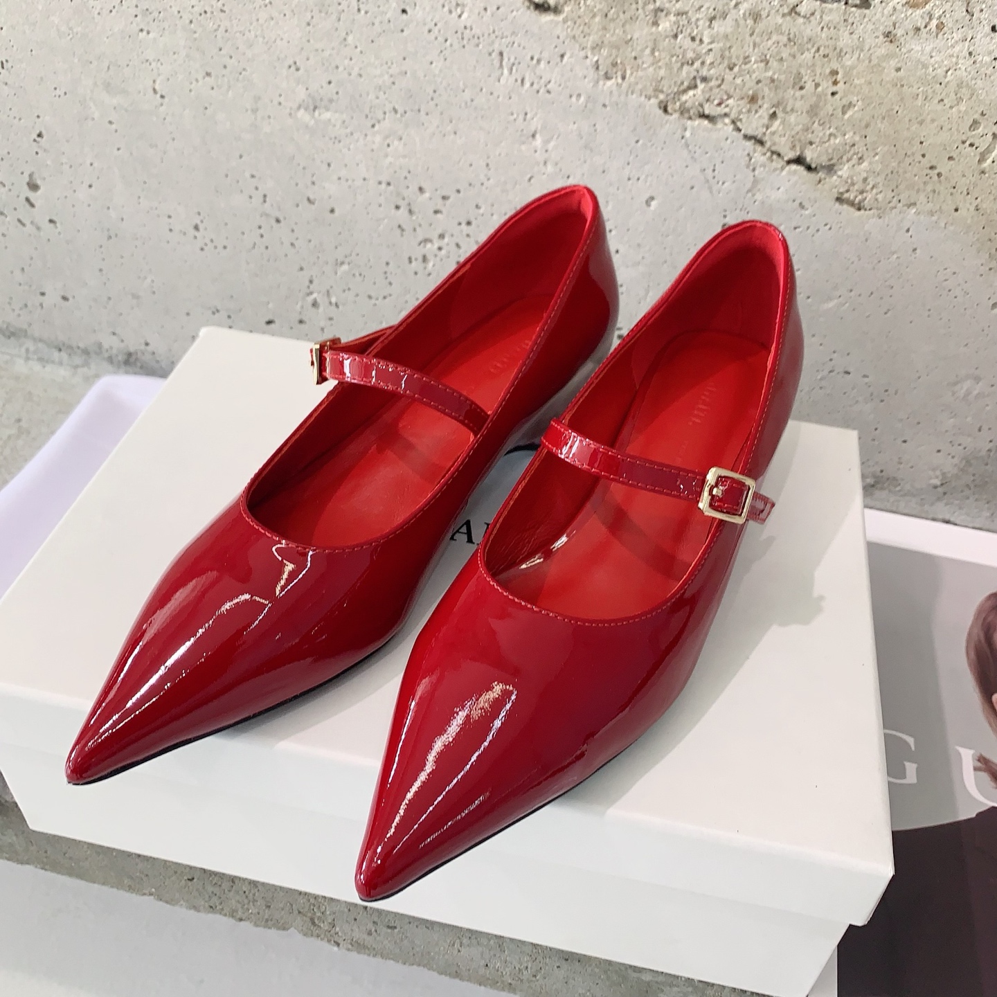 “Khaite Mary Quest: New Stylish and Comfy Paint-Skinned Boots, High-Quality Italian Imports” - 图片 2