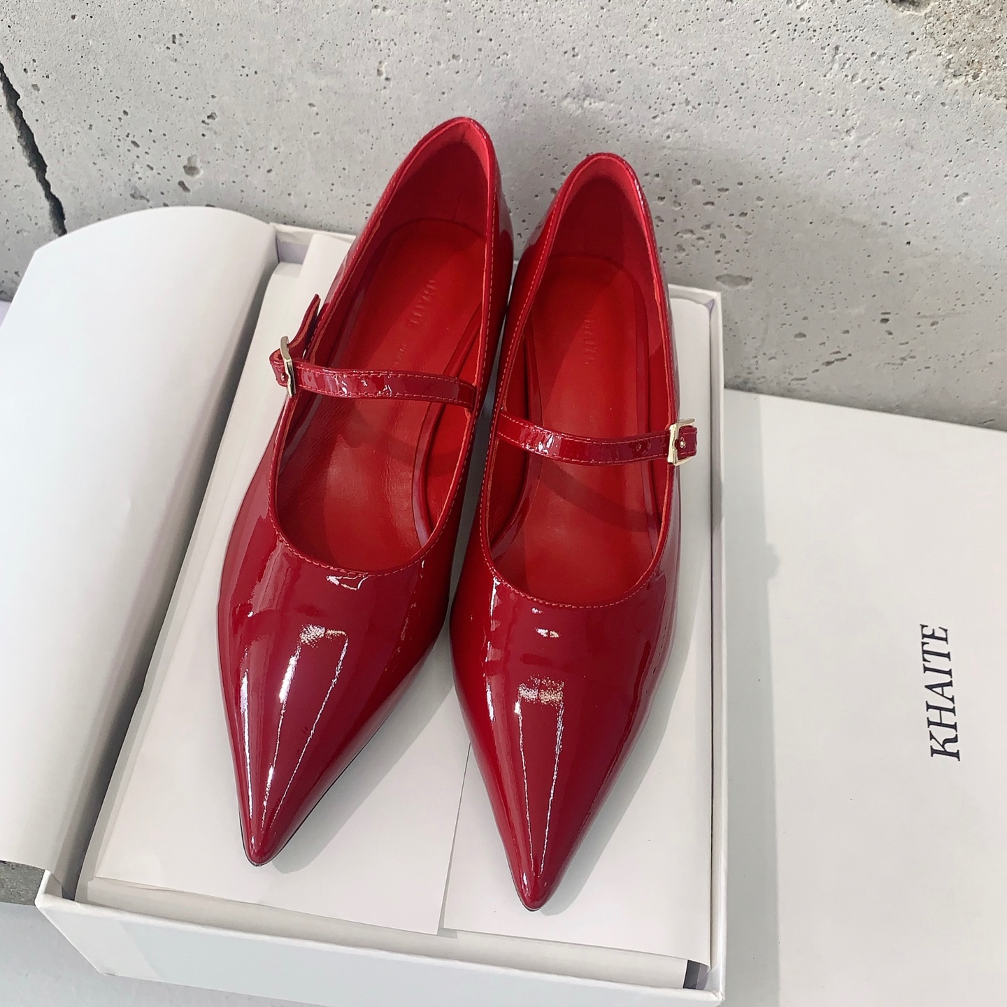 “Khaite Mary Quest: New Stylish and Comfy Paint-Skinned Boots, High-Quality Italian Imports” - 图片 4