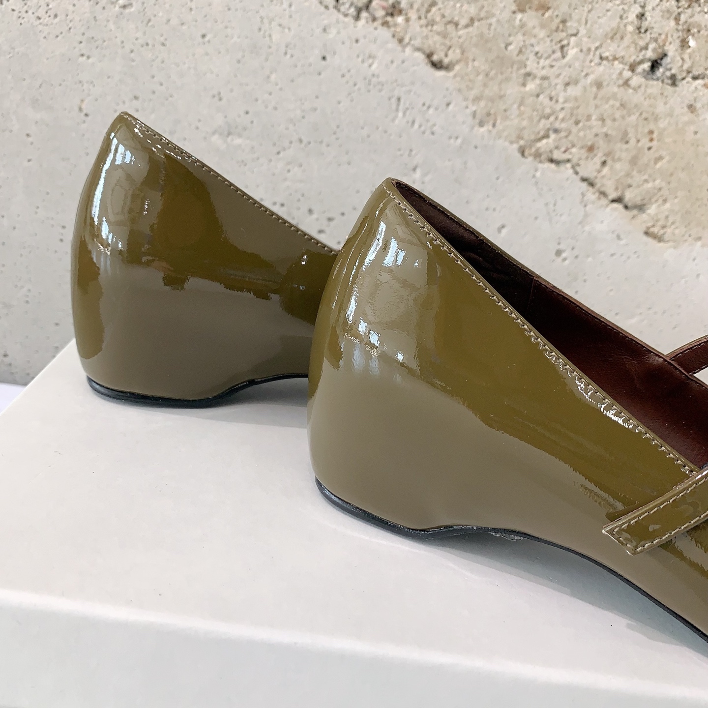 “Khaite Mary Quest: Stylish, Comfortable, High-Quality Paint-Skinned Boots in Various Sizes” - 图片 6