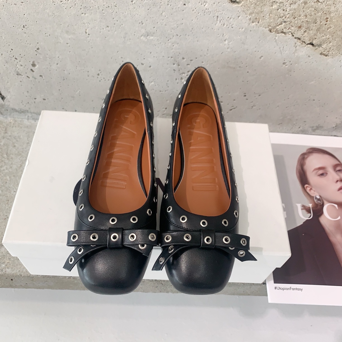 NO:232781,GANNI25 early spring new ballet shoes purchasing quality small square toe, retro elegance, paired with colorful socks with little sexy little sexy, charming and fresh, salty and sweet original custom patent leather/cowhide/horse hair fabric, paired color sheepskin inner lining, original custom sole, size 35-39# (40# customized without return or exchange), ballet shoes, cowhide, sheepskin, socks19860909GANNI25早春新款芭蕾鞋代购品质小方头,复古的优雅感,搭配彩色袜子若有若无的小性感,迷人又清新可盐可甜原版订制漆皮/牛皮/马毛面料,对版对色羊皮内里 ,原版订制大底,码数35-39#（40#订做不退换）,芭蕾舞鞋,cowhide,sheepskin,socks,Women's Shoes