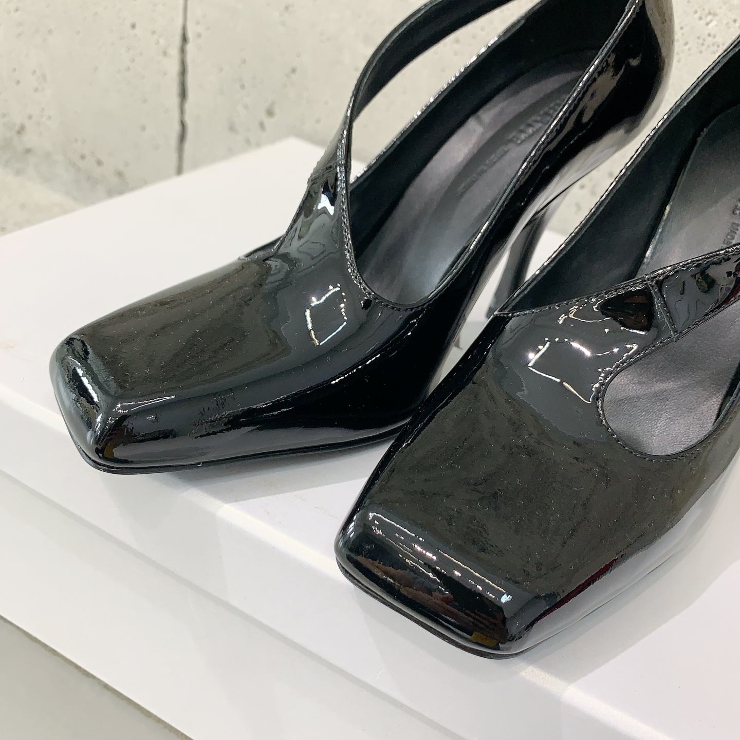 “Khaite Mary Jane Shoes: Simple, Comfy, High-Quality, Italian Design, Size 35-39” - 图片 5