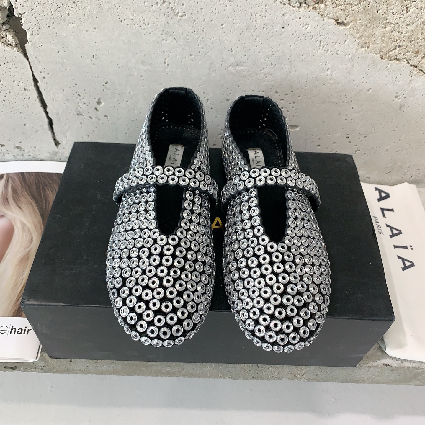 NO:232748,Alaia catwalk flat glass diamond ballet shoes sweet and cool ballet style, a popular ballet shoes, romantic, charming, comfortable and versatile original customized Yangjing glass diamond fabric, sheepskin inner lining, private mold rubber non-slip sole, size 35-39# (40# customized non-return and exchange), ballet shoes, alaia, sheepskin, sheep19860909Alaia 走秀款平底玻璃钻芭蕾舞鞋甜酷芭蕾风,人气超高的一款芭蕾舞鞋,浪漫又迷人舒适百搭原版订制羊京玻璃钻面料,羊皮内里,私模橡胶防滑大底,码数35-39#（40#订做不退换）,芭蕾舞鞋,alaia,sheepskin,sheep,Women's Shoes