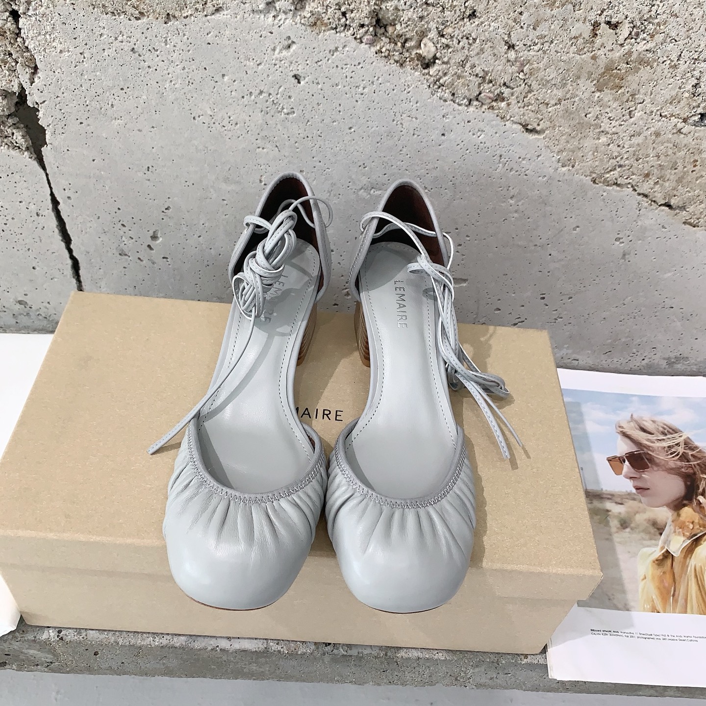 NO:259333,LEMAIRE 2025 spring and summer new pleated sandals French lazy, simple but stylish strap design, it is a fusion of casualness and exquisiteness, too beautiful, sheepskin fabric, sheepskin lining, Italian imported genuine leather soles, size 35-39# (40# customized without return or exchange), sandals, sandals, sheepskin, Leather soles19860909LEMAIRE2025春夏新款褶皱凉鞋法式慵懒,简约而不失格调绑带设计,是随性与精致的融合,太美貌了对版羊皮面料,羊皮内里,意大利进口真皮大底,码数35-39#（40#订做不退换）,凉鞋,sandals,sheepskin,Leather soles,Women's Shoes