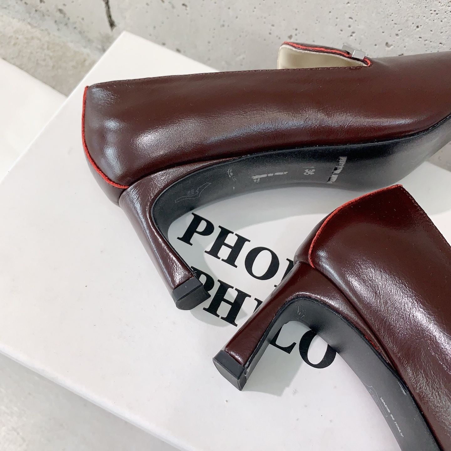 
PHOEBE PHILO✨2025早春新款高跟鞋👠简单的线条和低调的色彩，简约硬朗大女主风🤩时尚通勤两