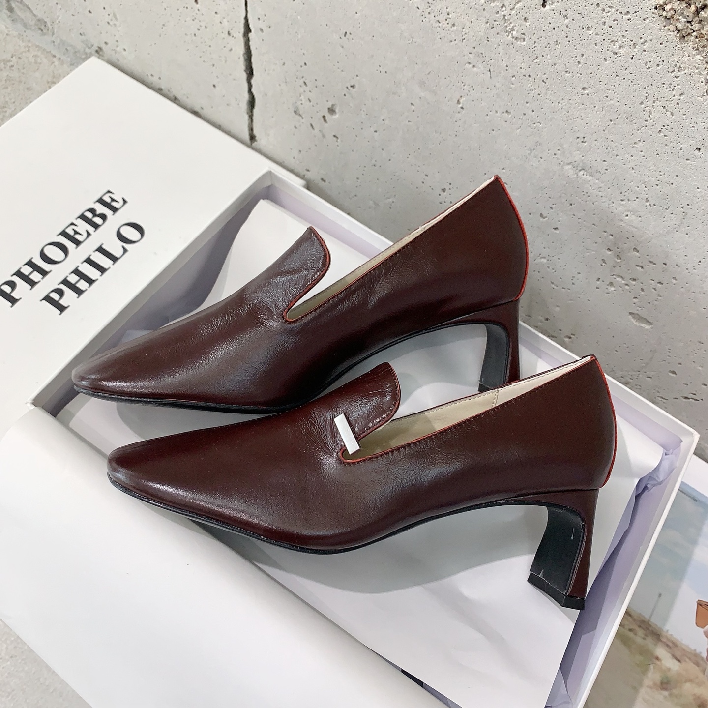 
PHOEBE PHILO✨2025早春新款高跟鞋👠简单的线条和低调的色彩，简约硬朗大女主风🤩时尚通勤两
