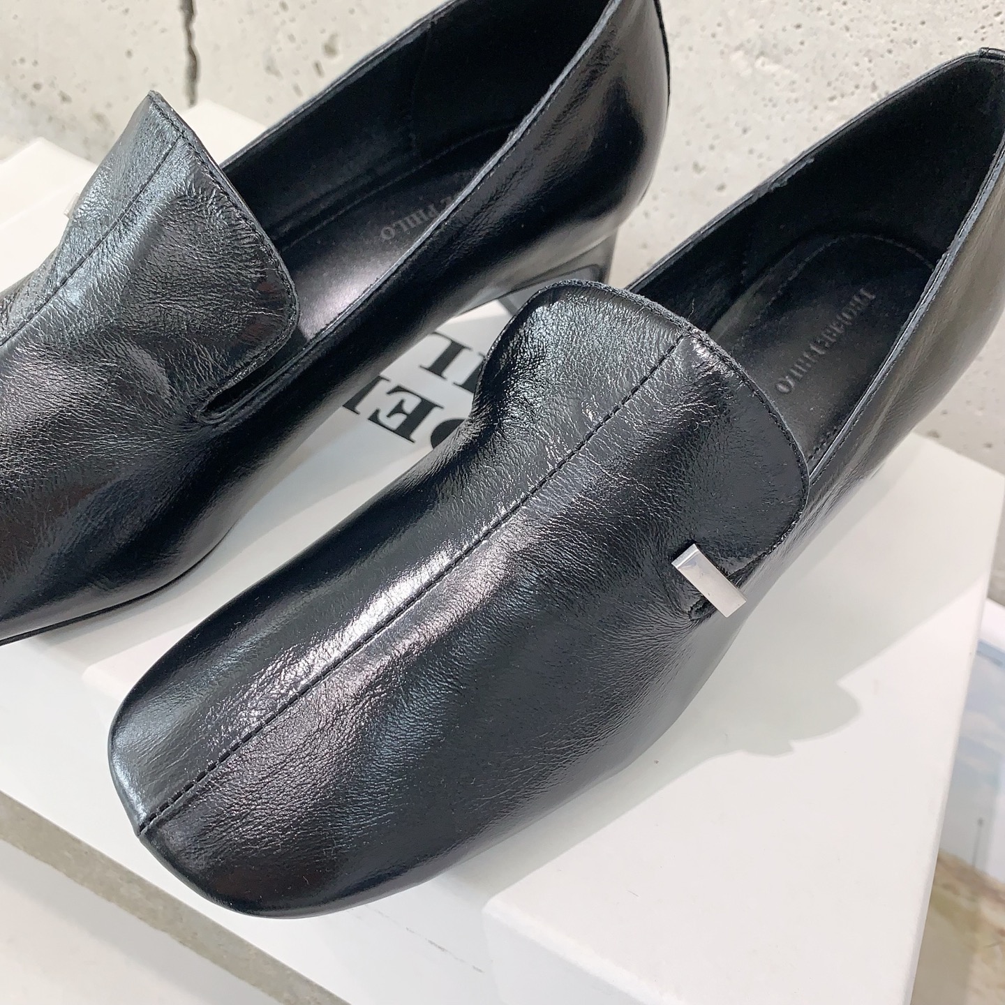 
PHOEBE PHILO✨2025早春新款高跟鞋👠简单的线条和低调的色彩，简约硬朗大女主风🤩时尚通勤两
