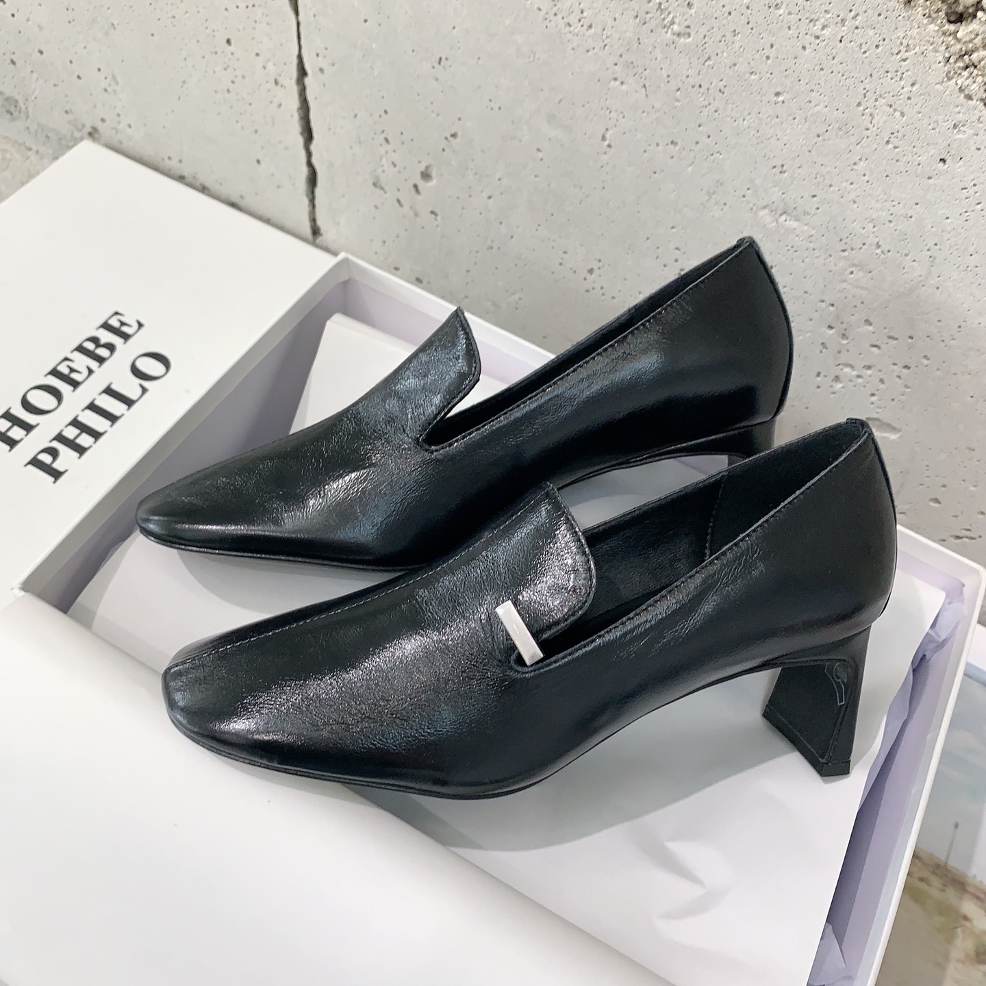 
PHOEBE PHILO✨2025早春新款高跟鞋👠简单的线条和低调的色彩，简约硬朗大女主风🤩时尚通勤两
