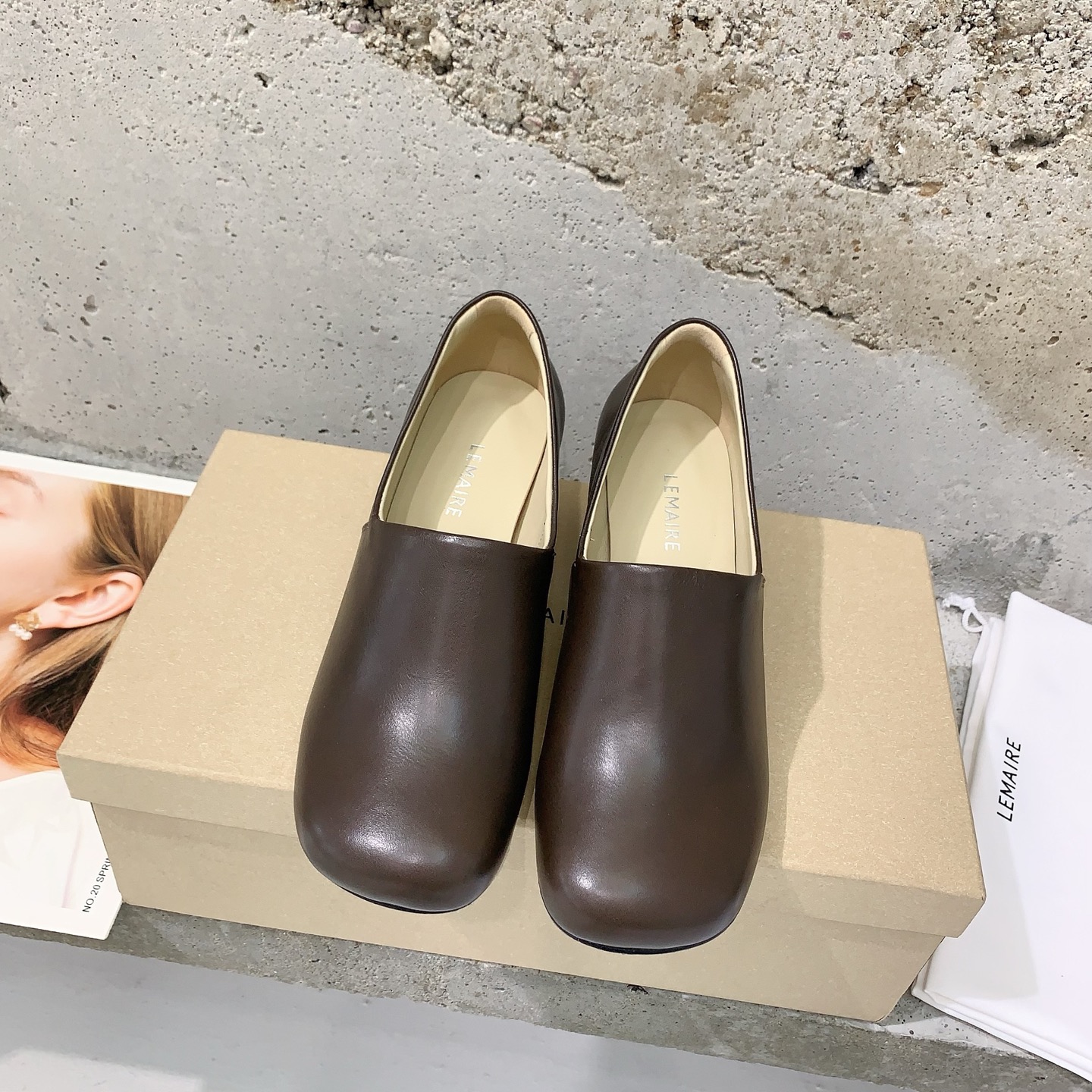 NO:707400,LEMAIRE 2025 spring and summer new monk shoes, French style lazy, simple yet stylish strap design, a fusion of casualness and sophistication, so beautiful. Matching sheepskin fabric, sheepskin lining, Italian imported genuine leather outsole, heel height 7cm, size 35-39# (40# custom-made, non-refundable), loafers, loafers, sheepskin, Leather soles19860909LEMAIRE2025春夏新款僧侣鞋 法式慵懒,简约而不失格调绑带设计,是随性与精致的融合,太美貌了对版羊皮面料,羊皮内里,意大利进口真皮大底,跟高7cm,码数35-39#（40#订做不退换）,乐福鞋,loafers,sheepskin,Leather soles,Women's Shoes