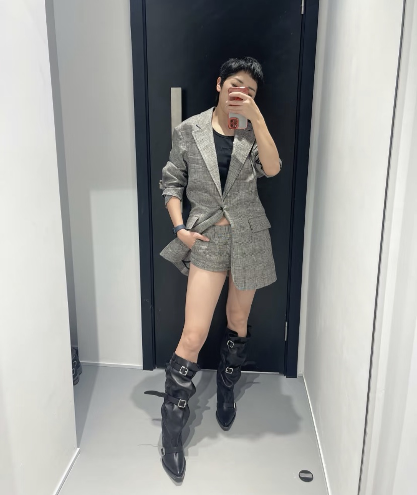 NO:411910,Stacks of boots reach new heights, boots, boots19860909堆堆靴美出新高度,靴子,boots,Women's Shoes