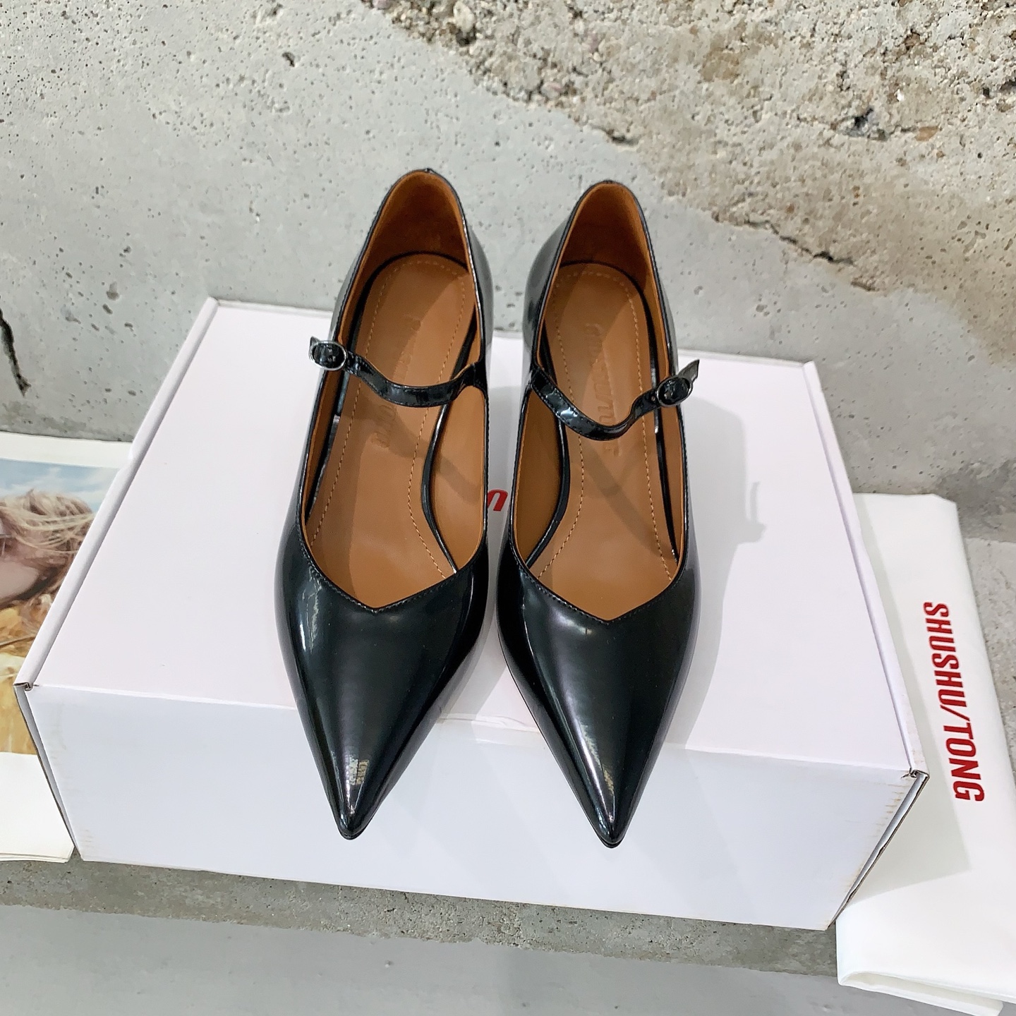 NO:420104,Shushuton*2025 new high heels full score recommended for girls must have a pair of high heels and a pair of shoes that can be won as a god. Sweet and fashionable, casually matched, the rate of the film is huge, and the girl is full of girlishness. She will become playful and modern when wearing it. The pair of imported open-edge beaded cowhide fabric, cowhide inner, Italian imported genuine leather soles, heel height 10cm, size 35-39# (40# customized without return or exchange), single shoes, high heels, cowhide, Leather soles19860909shushuton*2025新款高跟鞋满分推荐女孩子一定要拥有一双高跟鞋一双可以封神的鞋甜美时髦随便搭配都是出片率巨高,直戳每一位shushu/tong 女孩心少女感十足,穿上秒变俏皮摩登女孩对版进口开边珠牛皮面料,牛皮内里,意大利进口真皮大底,跟高10cm ,码数35-39#（40#订做不退换）,单鞋,high heels,cowhide,Leather soles,Women's Shoes